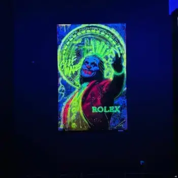 130x200cm Mischtechnik auf Leinwand, Unikat mit Graffiti gesprüht, mit fluoreszierender Acrylfarben bearbeitet und mit Harz veredelt