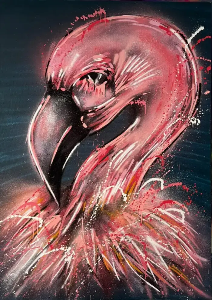 Pink Reflection Flamingo in Rosa- und Rottönen, leicht abstrahiert.