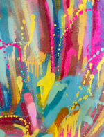 Abstraktes Spraypaint-Gemälde in leuchtenden Rosa-, Gelb- und Grüntönen, wellenförmige Struktur, 180 × 100 cm.
