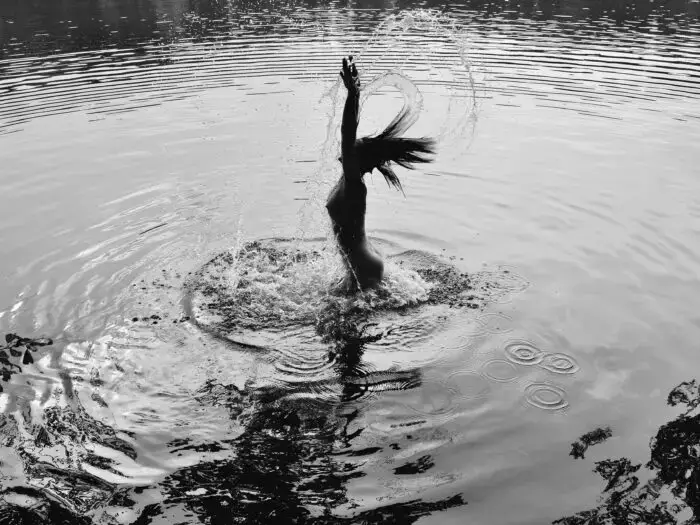water jump #2 : 20211 Sihouette aus dem Wasser